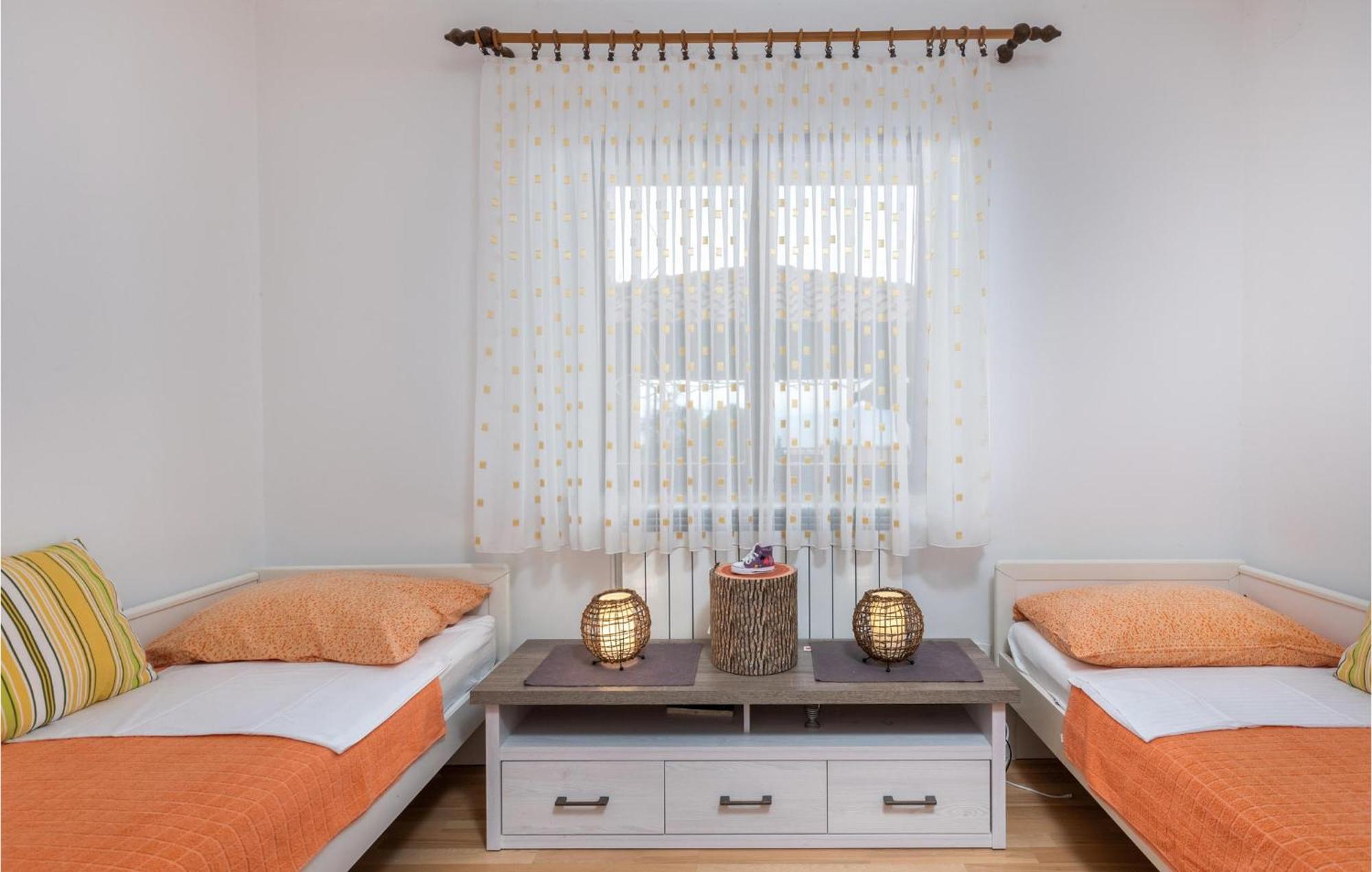 2 Bedroom Gorgeous Apartment In Kostrena Extérieur photo