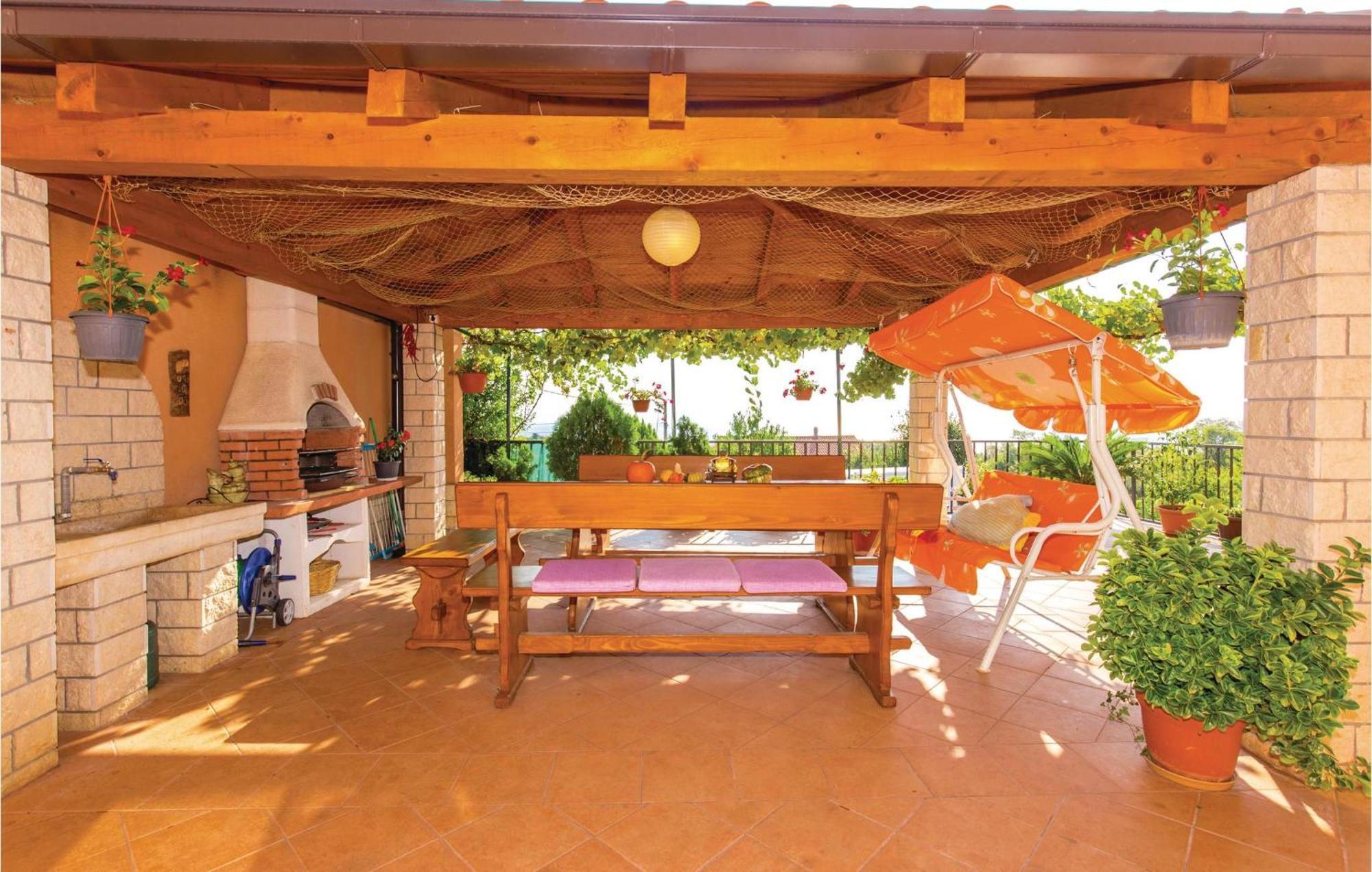 2 Bedroom Gorgeous Apartment In Kostrena Extérieur photo